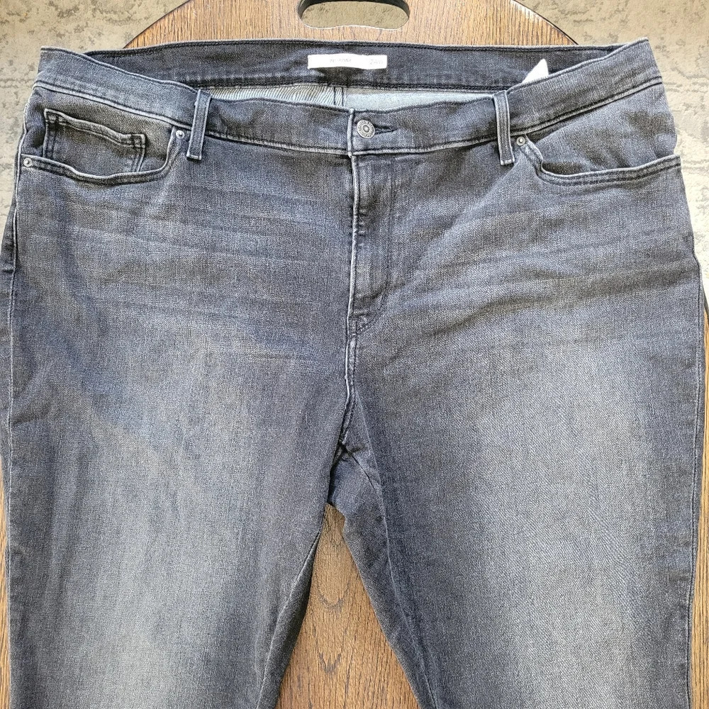 Levi's 711 Skinny Rawcut Hem Hi Rise Embroidered Jeans Size Women's 24W - Picture 4 of 15